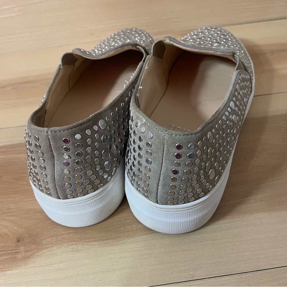 Vince Camuto Kindra Slip-On Sneakers Women’s 8M Beige Studded Flats Casual - Picture 13 of 14